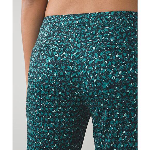 LULULEMON Jet Crop Slim Luxtreme Size 2 Mountain Peaks Black Forage Teal - Picture 2 of 9